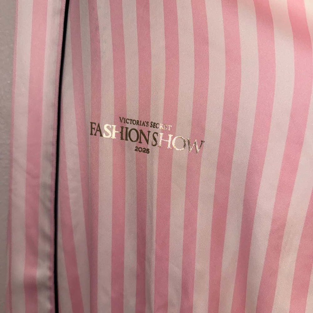 Victoria's Secret Pink and White Striped Robe - Picture 7 of 7
